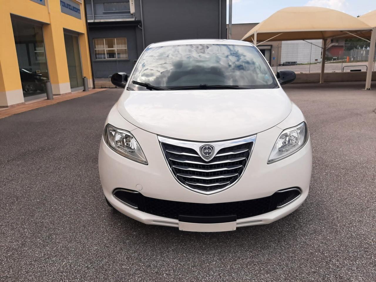 Lancia Ypsilon Benzina cc. 1.242 - 5 Porte 5 Posti UTILIZZABILE ANCHE PER I NEOPATENTATI.