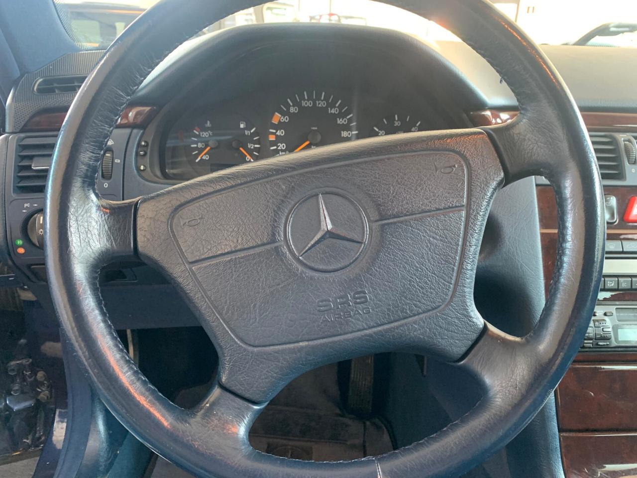 Mercedes-benz E 250 diesel cat Elegance