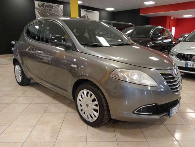 LANCIA Ypsilon 1.2 69 CV 5 porte ** OK NEOPATEN. **