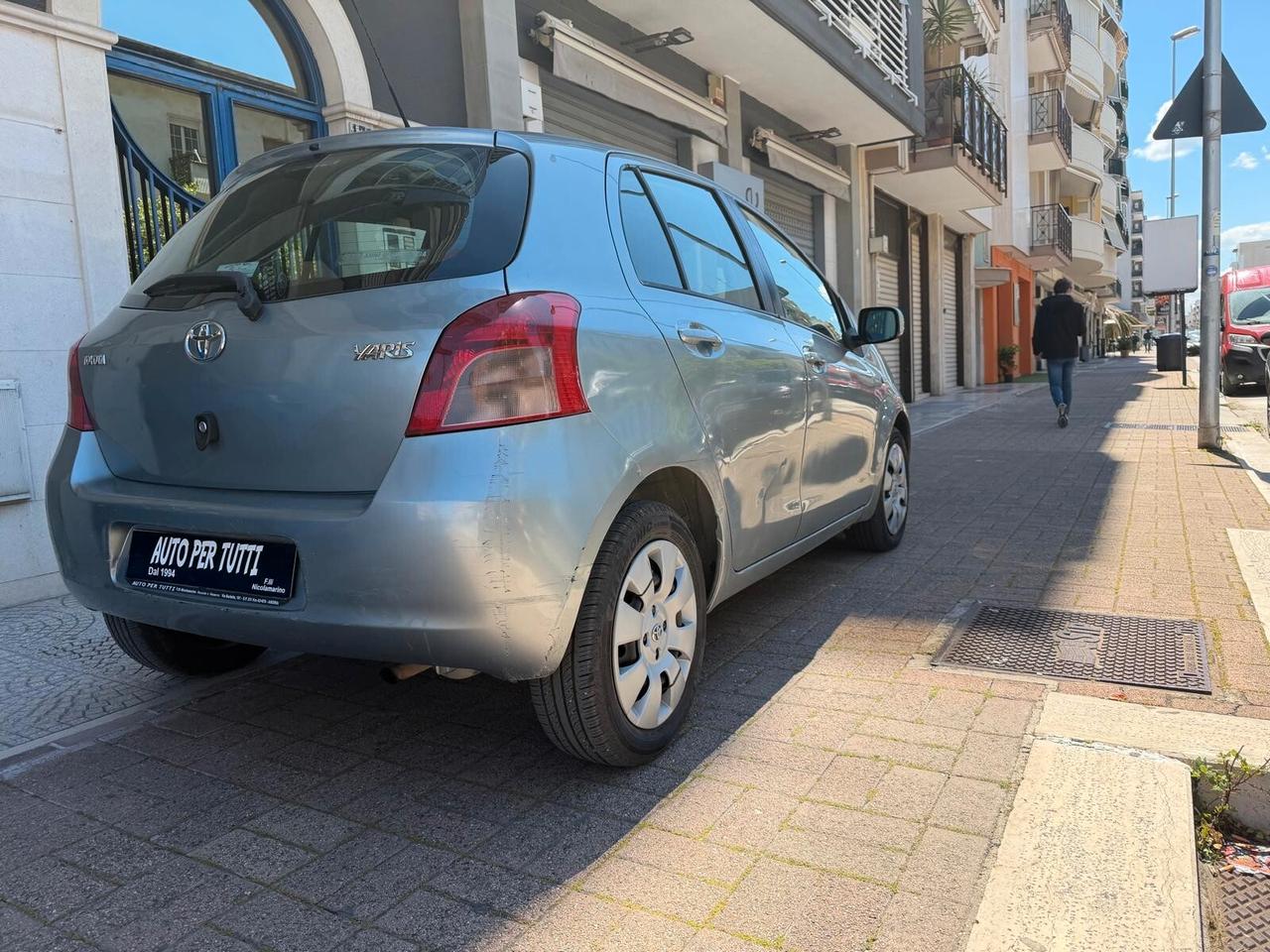 Toyota Yaris 1.0 5 porte Sol