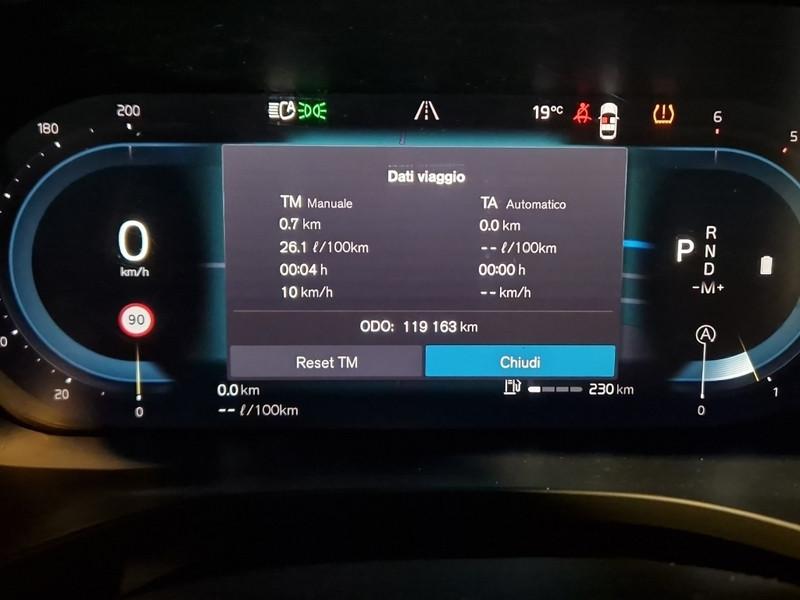VOLVO XC60 B4 D automatico Momentum Pro
