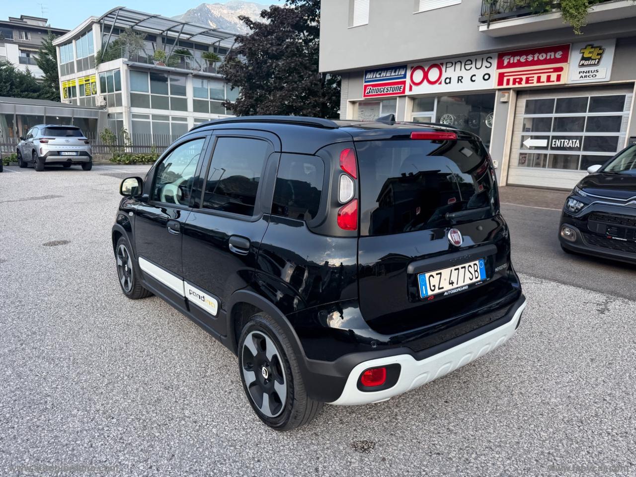 FIAT Panda 1.0 FireFly S&S Hybrid PACK CROSS
