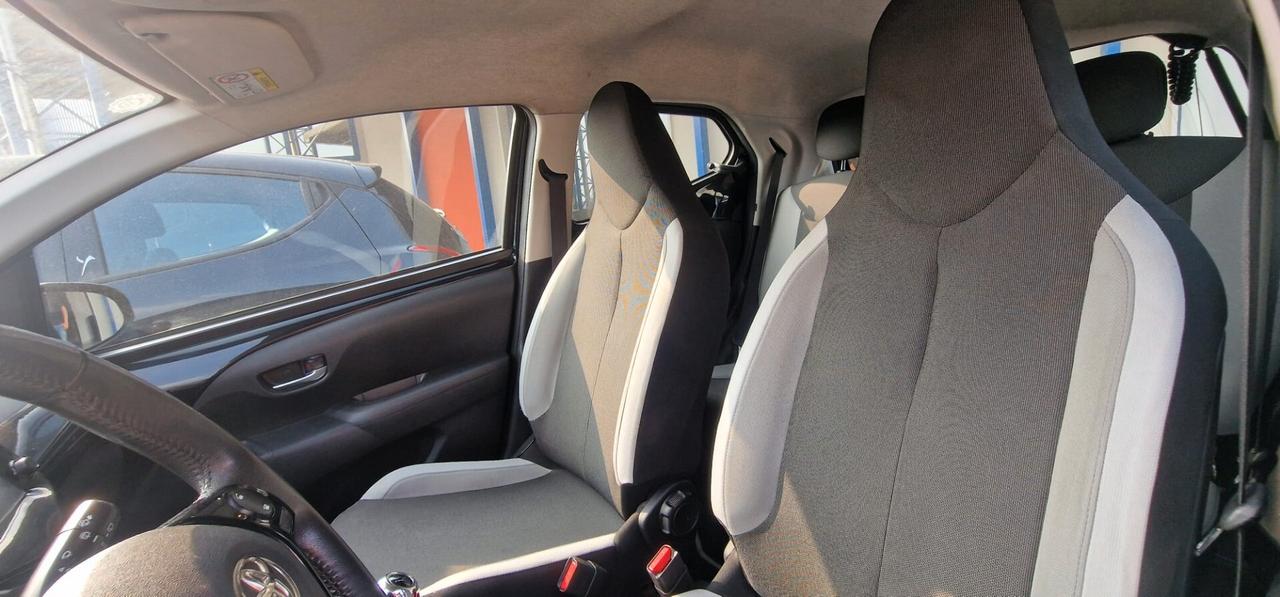 Toyota Aygo 1.0 VVT-i 69 CV 5 porte x-clusiv