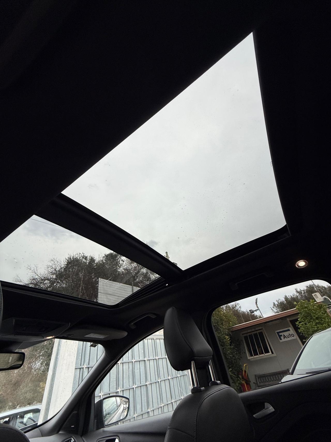Ford Kuga 2.0 TDCI 150 CV 2WD ST-Line,TETTO APRIBILE,Pelle e Alcantara,Led+Xeno,ecc.
