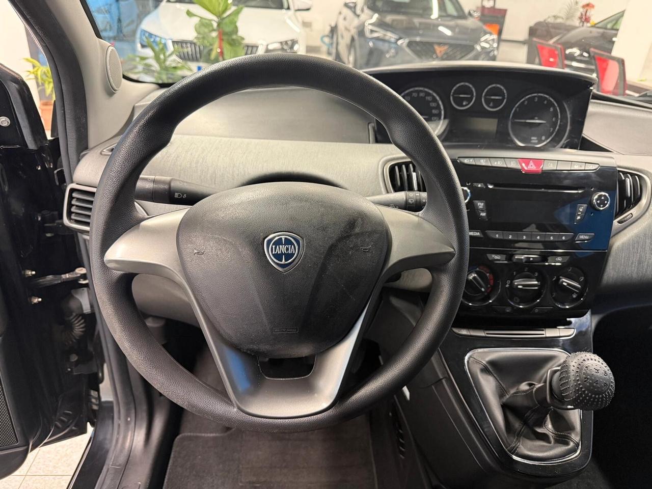 Lancia Ypsilon 1.2 benzina Neopatentati