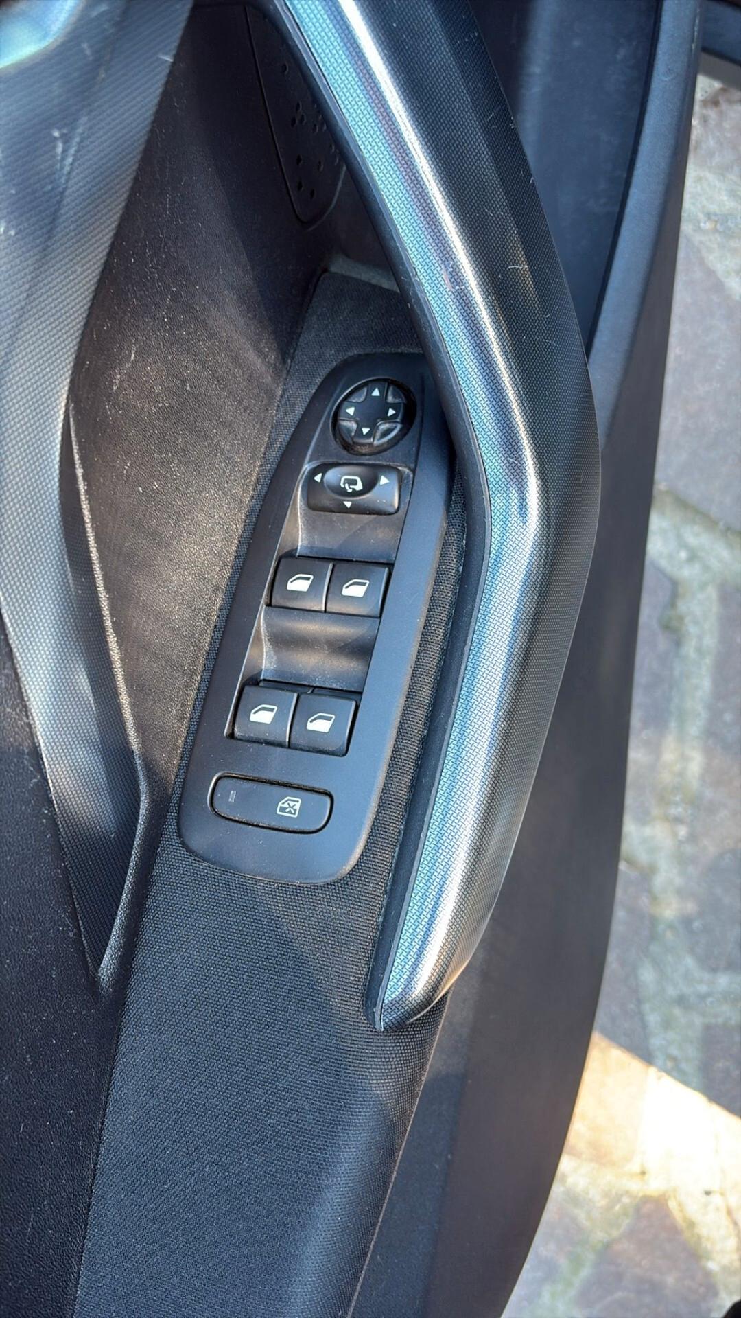 Peugeot 2008 PureTech Turbo 110 EAT6 S&S Black Matt