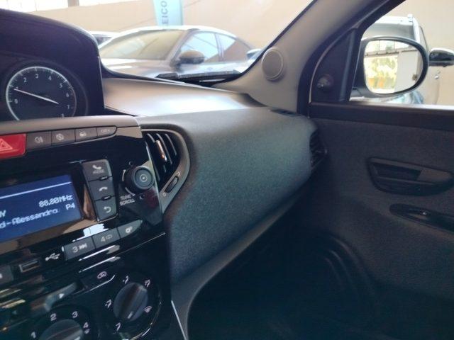 LANCIA Ypsilon 1.0 Hybrid Silver