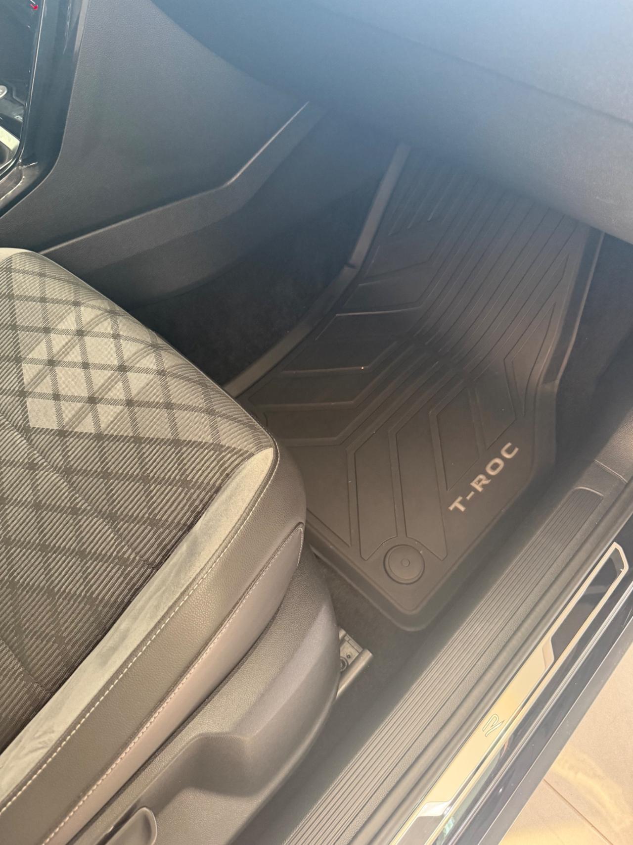 VW T-Roc 2.0 TDI SCR 150 CV DSG R-Line FINANZIABILE