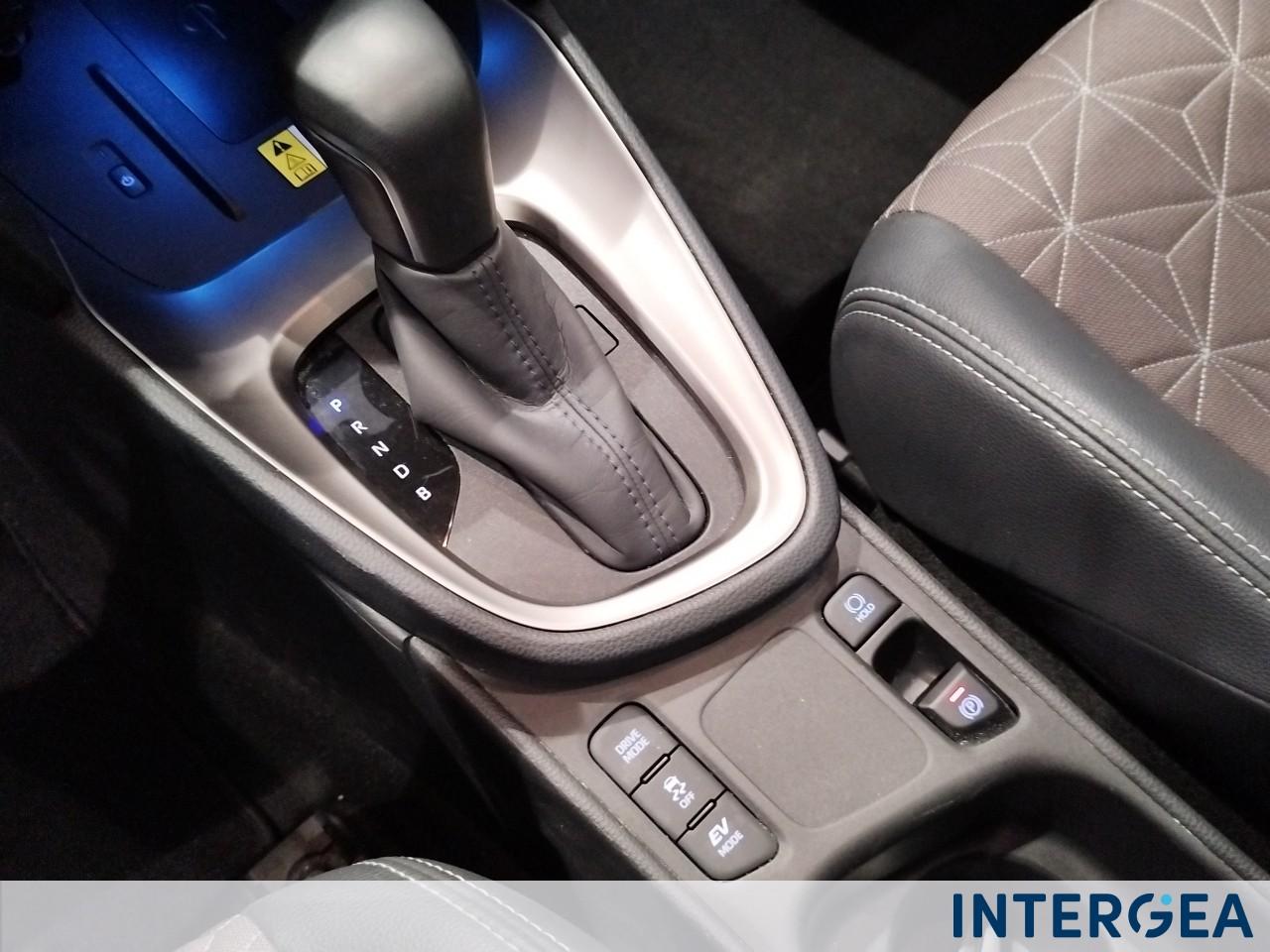 TOYOTA Yaris Cross 1.5h Lounge fwd 116cv e-cvt