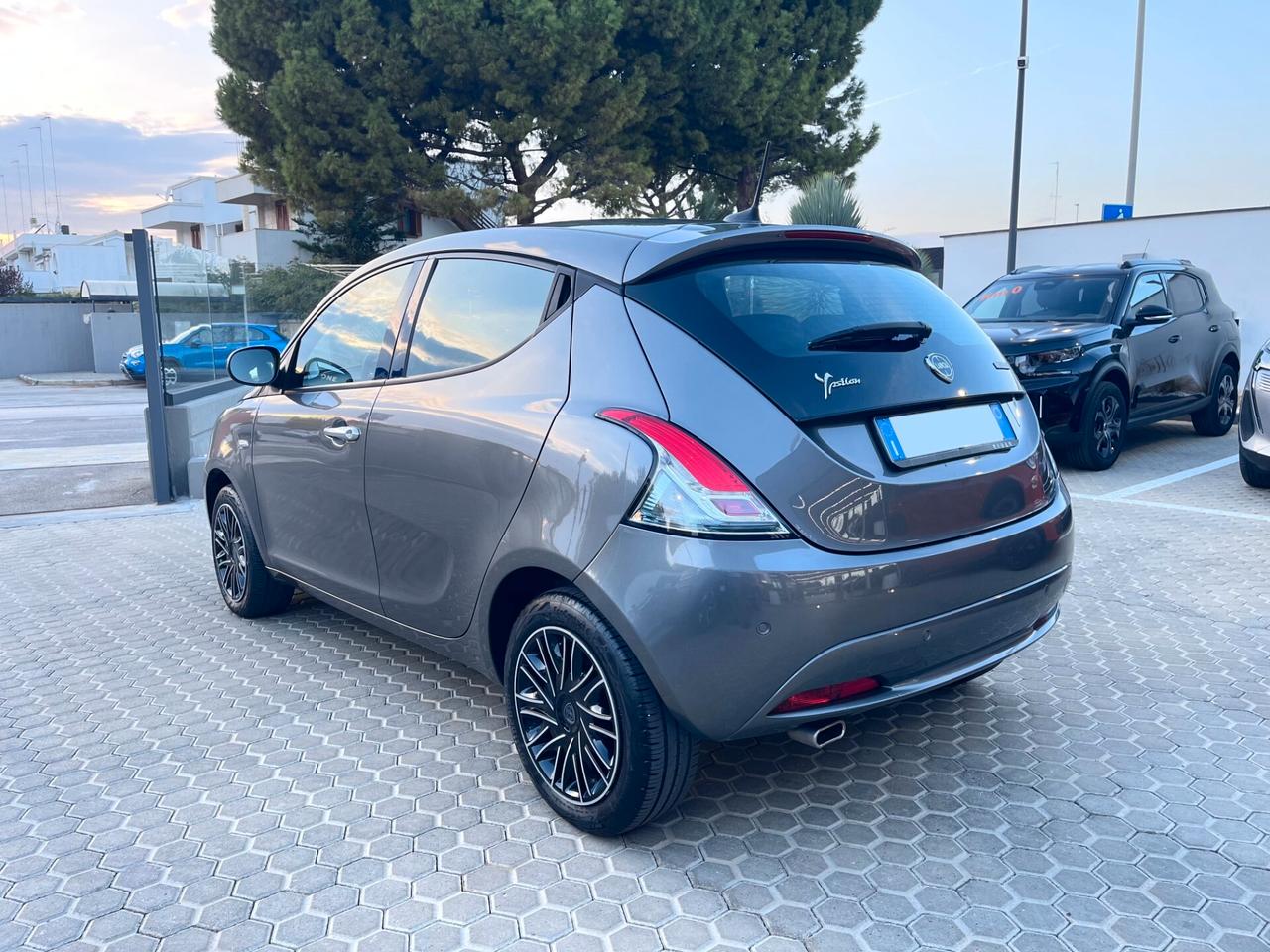 Lancia Ypsilon 1.0 FireFly 5 porte S&S Hybrid Gold