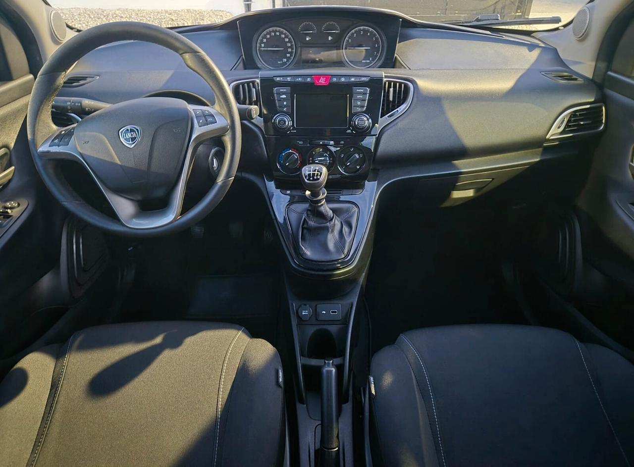 Lancia Ypsilon 1.0 Hybrid Ecochic