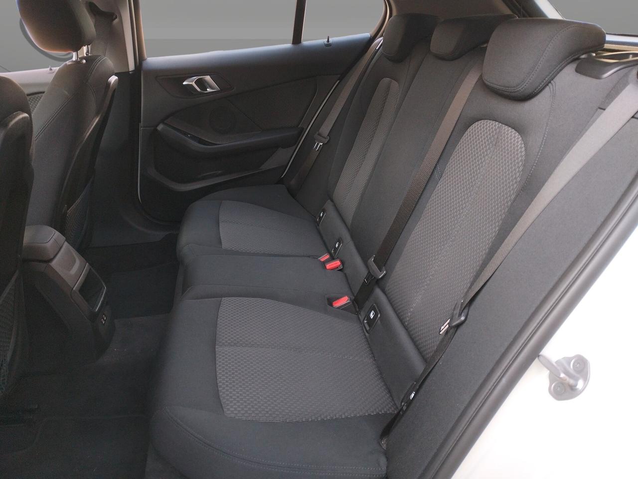 BMW 116 d Serie 1 F40 Sport auto NEOPATENTATI *IVA ESPOSTA*