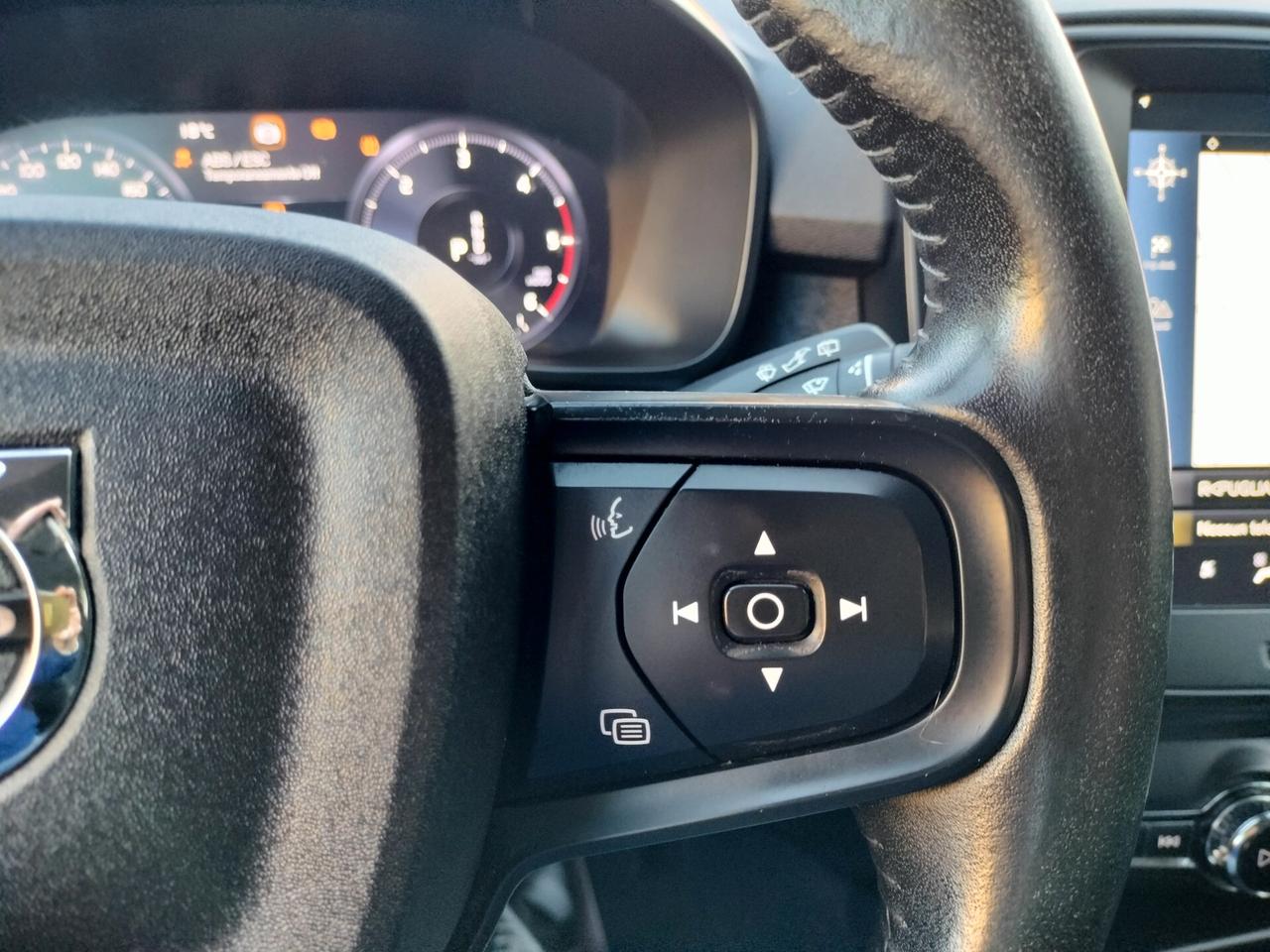 Volvo XC40 D3 AWD Geartronic Momentum