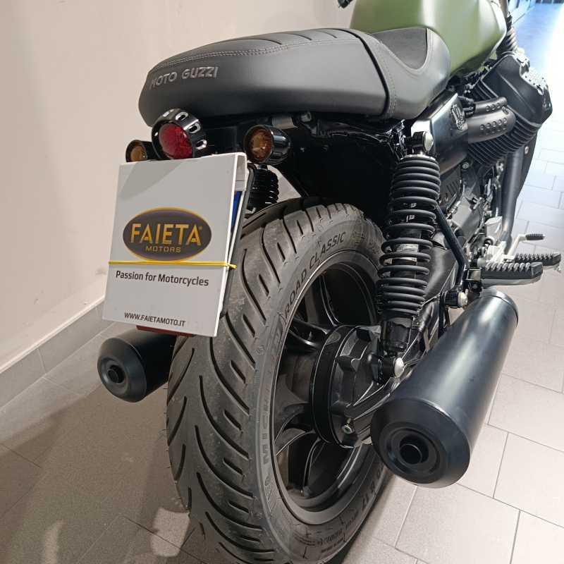 Moto Guzzi V7 Stone - 2024