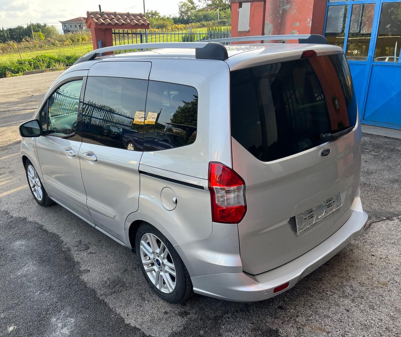 Ford Tourneo Courier 1.5 TDCI 75 CV Titanium