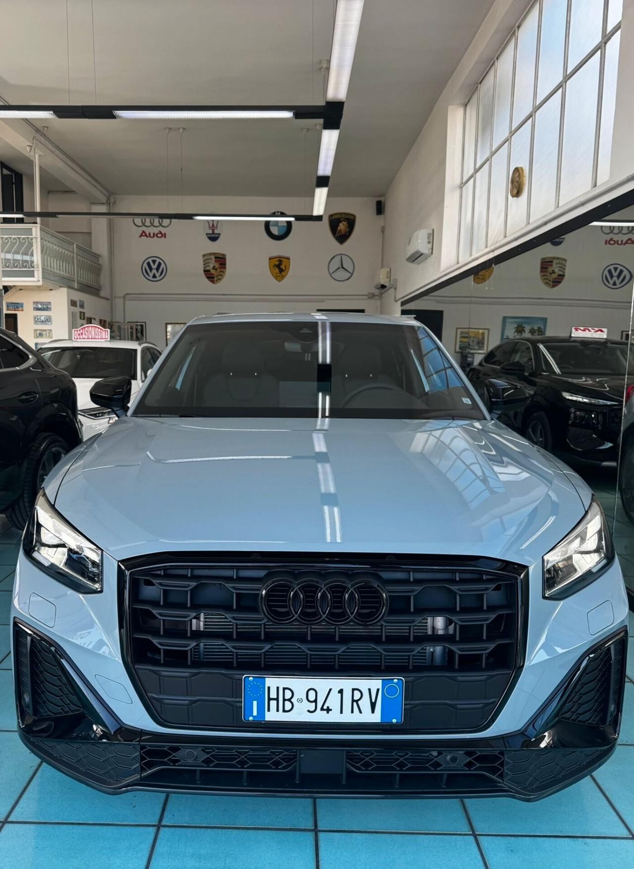 Audi Q2 35 TDI S tronic Identity Black