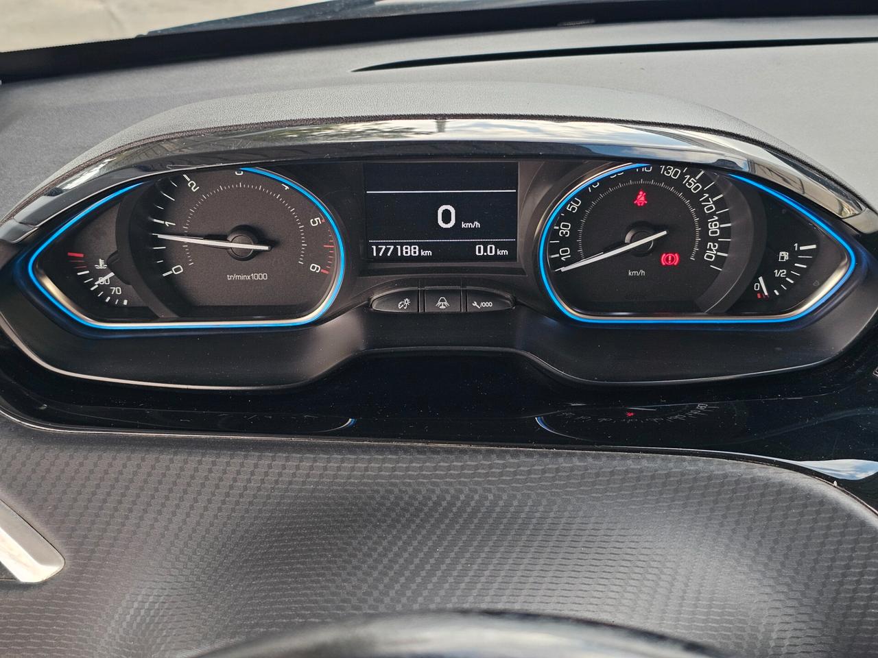 Peugeot 2008 1.6 BlueHDi 100 Allure