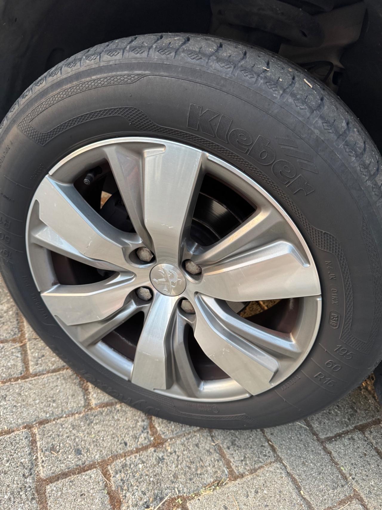 Peugeot 2008 1.6 e-HDi 92Cv Urban Cross 2014