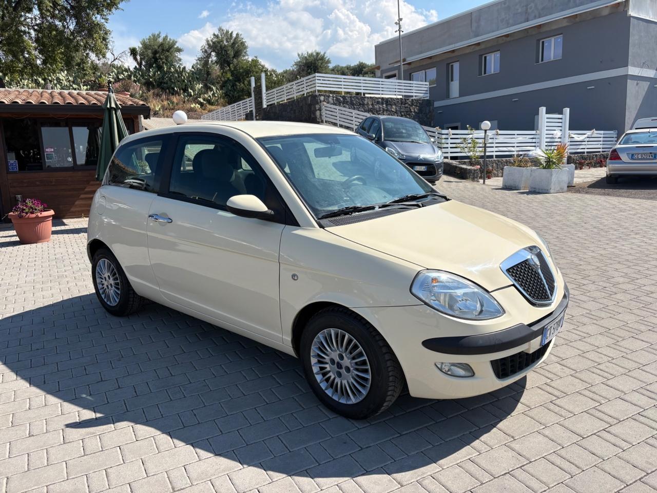Lancia Ypsilon 1.2 fire