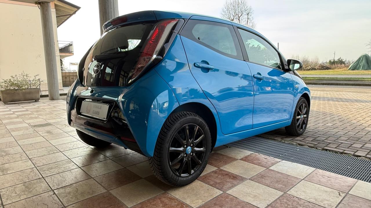 Toyota Aygo 1.0 VVT-i 69 CV 5 porte x-cite TSS