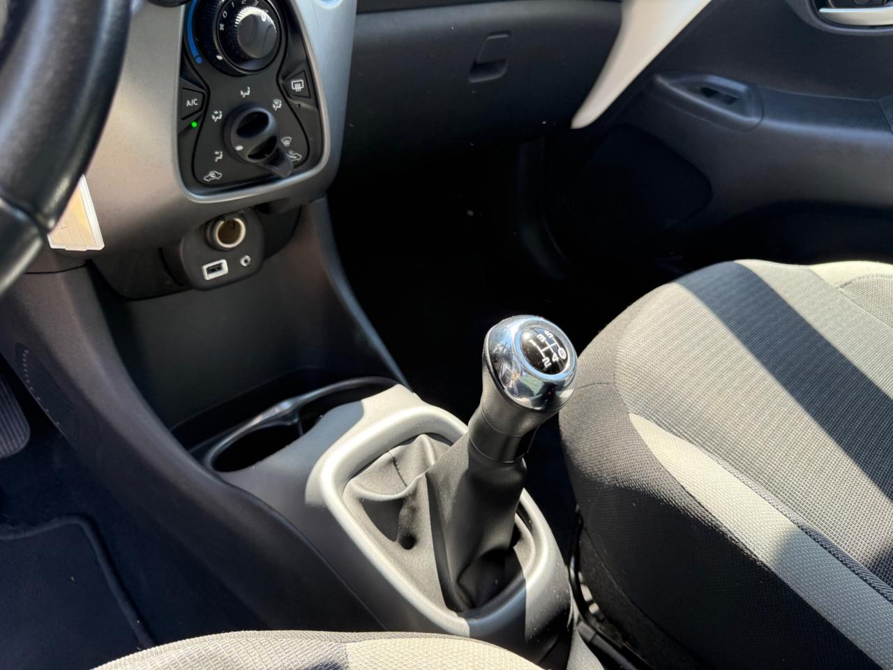 Toyota Aygo 1.0 VVT-i 72 CV 5 porte x-play Manuale