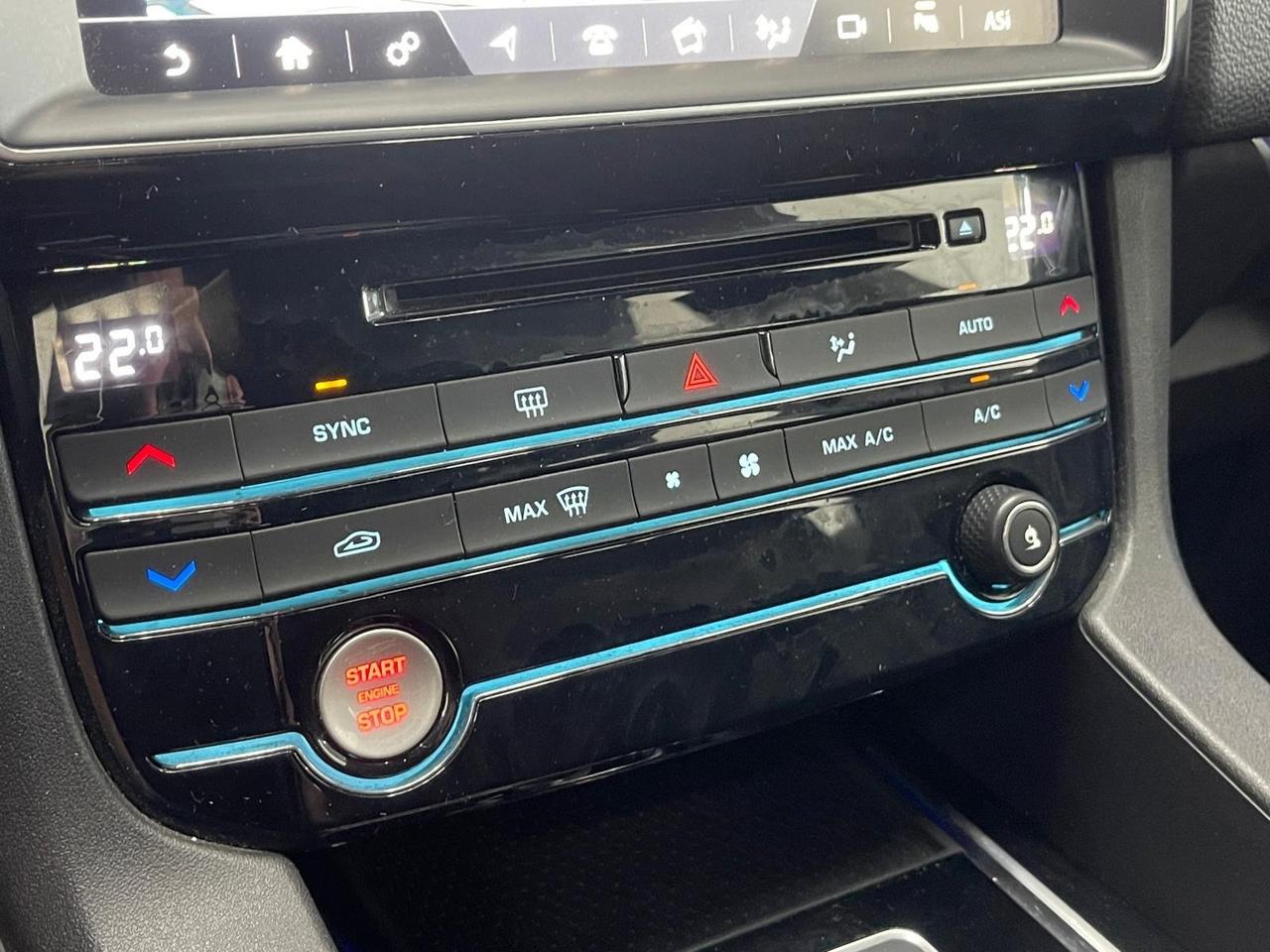 JAGUAR F-PACE 2.0 D 180 CV AWD R-Sport FULL DA VETRINA