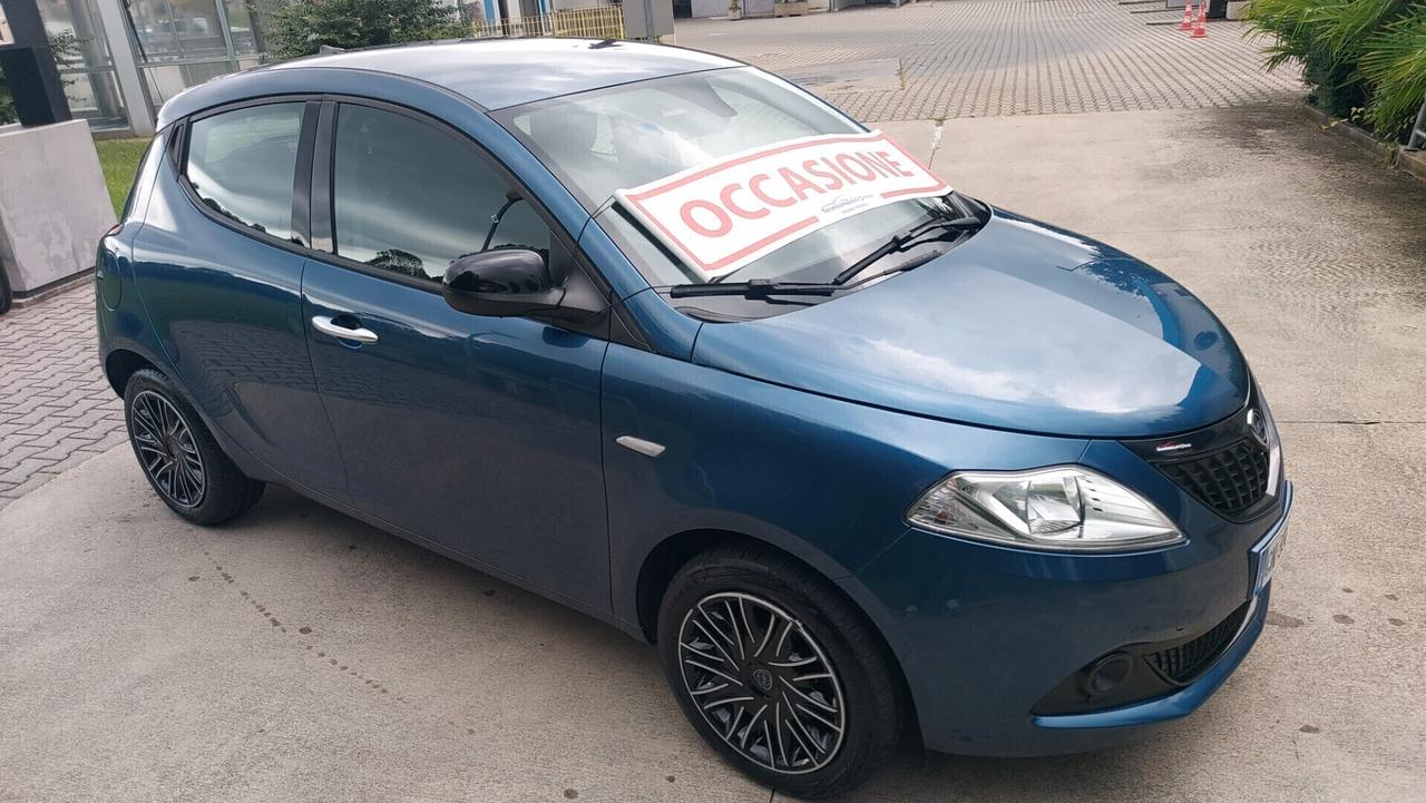 Lancia Ypsilon 1.0 Hybrid