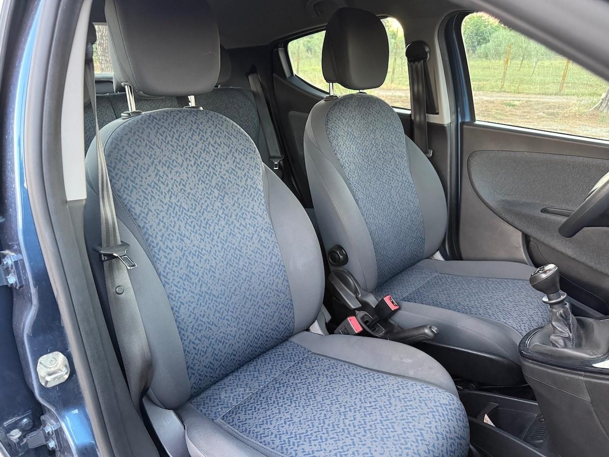 Lancia Ypsilon 1.0 FireFly 5 porte S&S Hybrid Silver