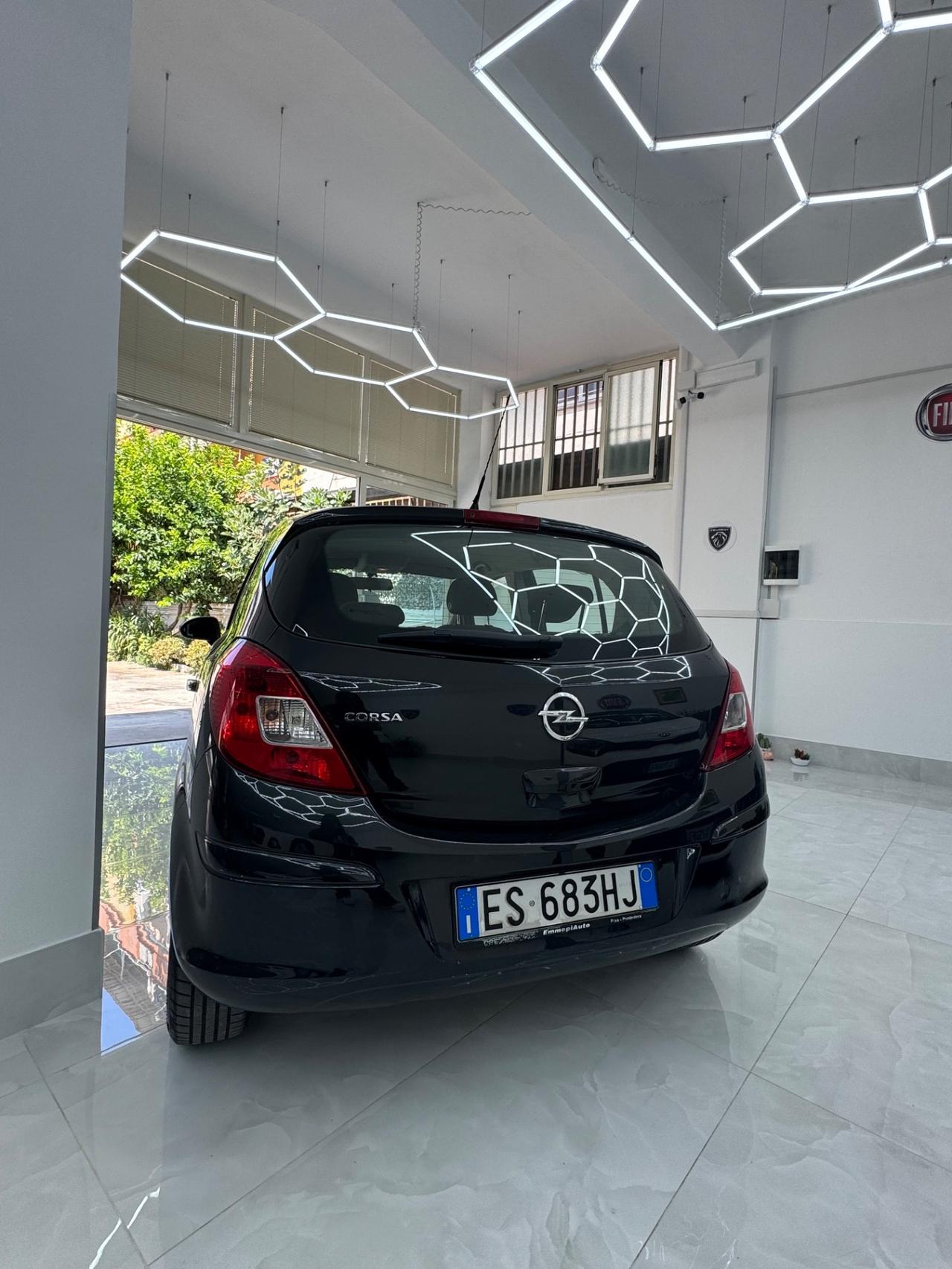 Opel Corsa 1.2 5 porte Sport