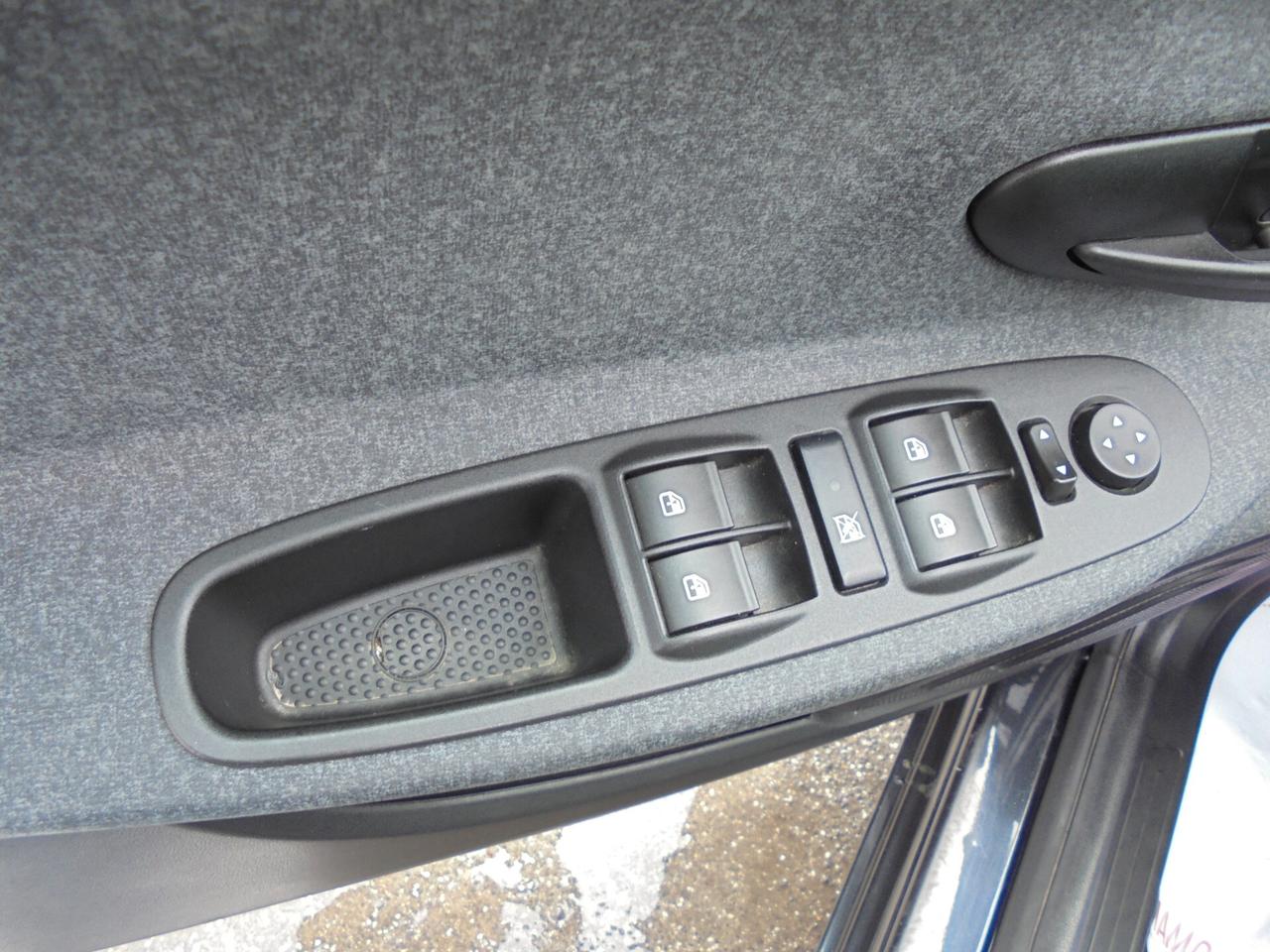 Lancia Ypsilon 1.0 FireFly 5 porte S&S Hybrid Silver