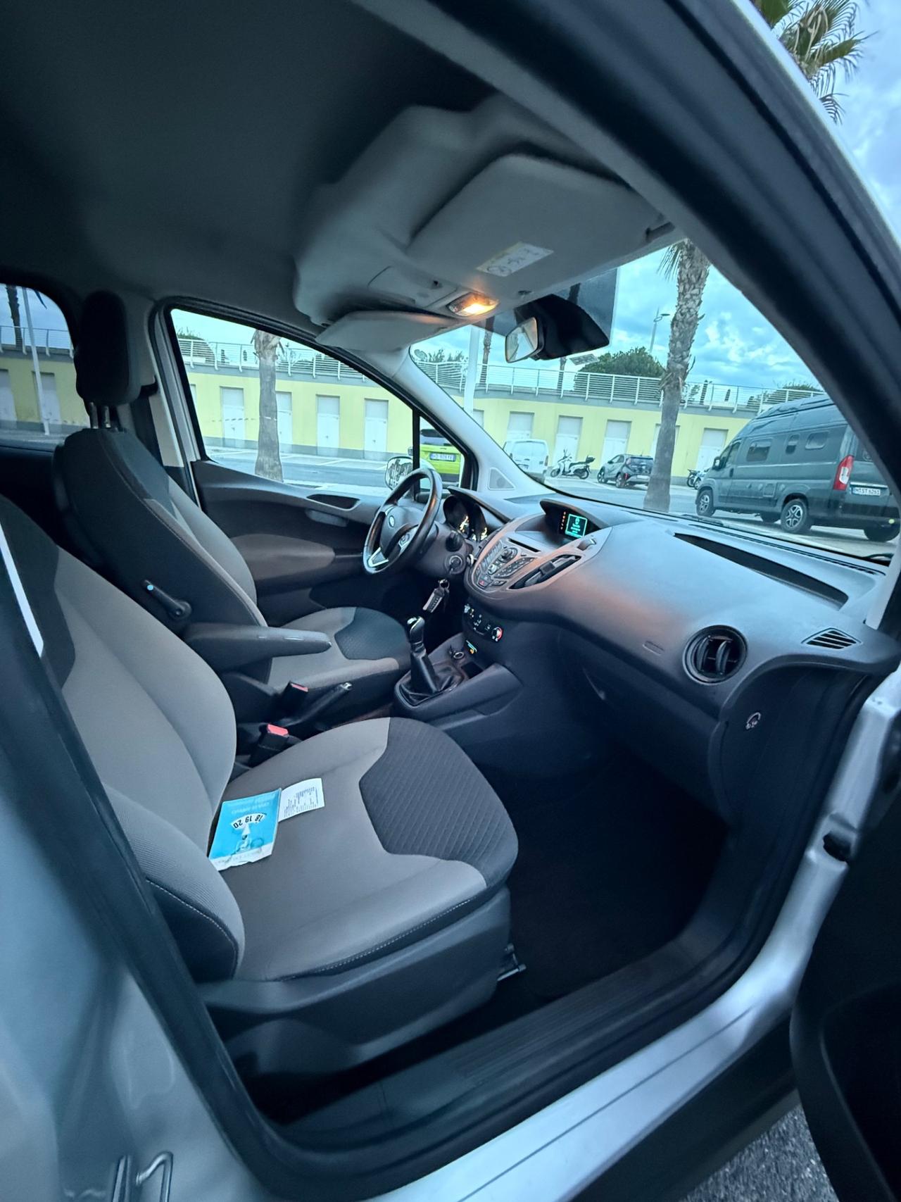 Ford Tourneo Courier 1.0 EcoBoost 100 CV Titanium