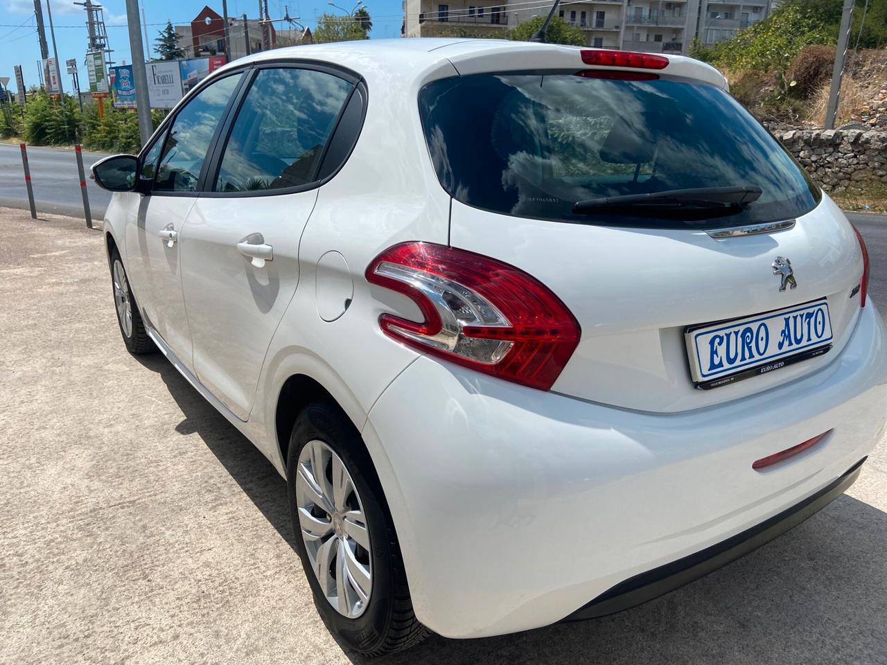 Peugeot 208 1.4 HDi 68 CV 5 porte Allure