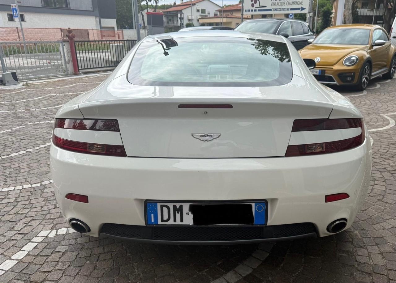 Aston Martin V8 Vantage , prima vernice book, MANUALE