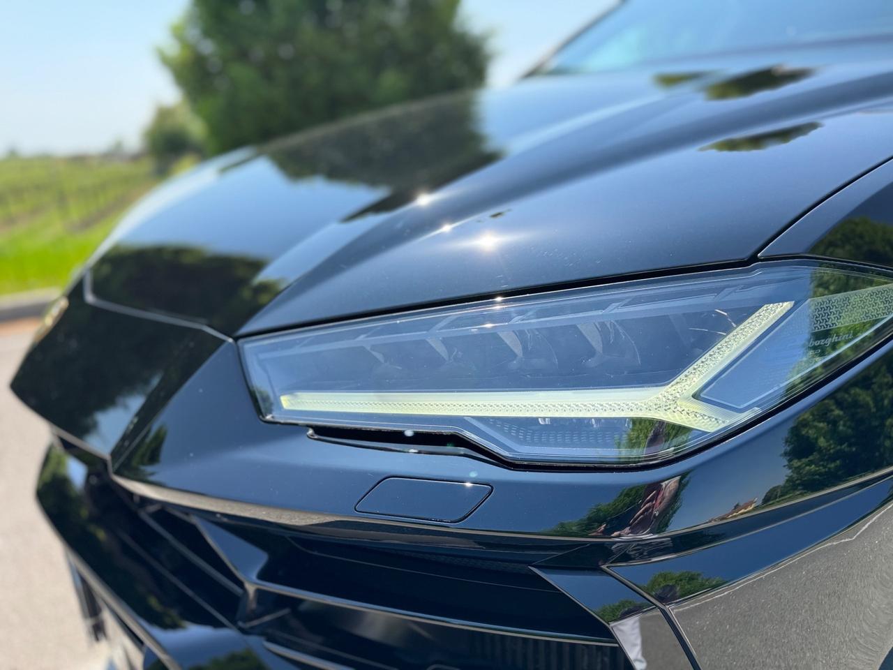 Lamborghini Urus 4.0 V8 650cv Total Black Permute