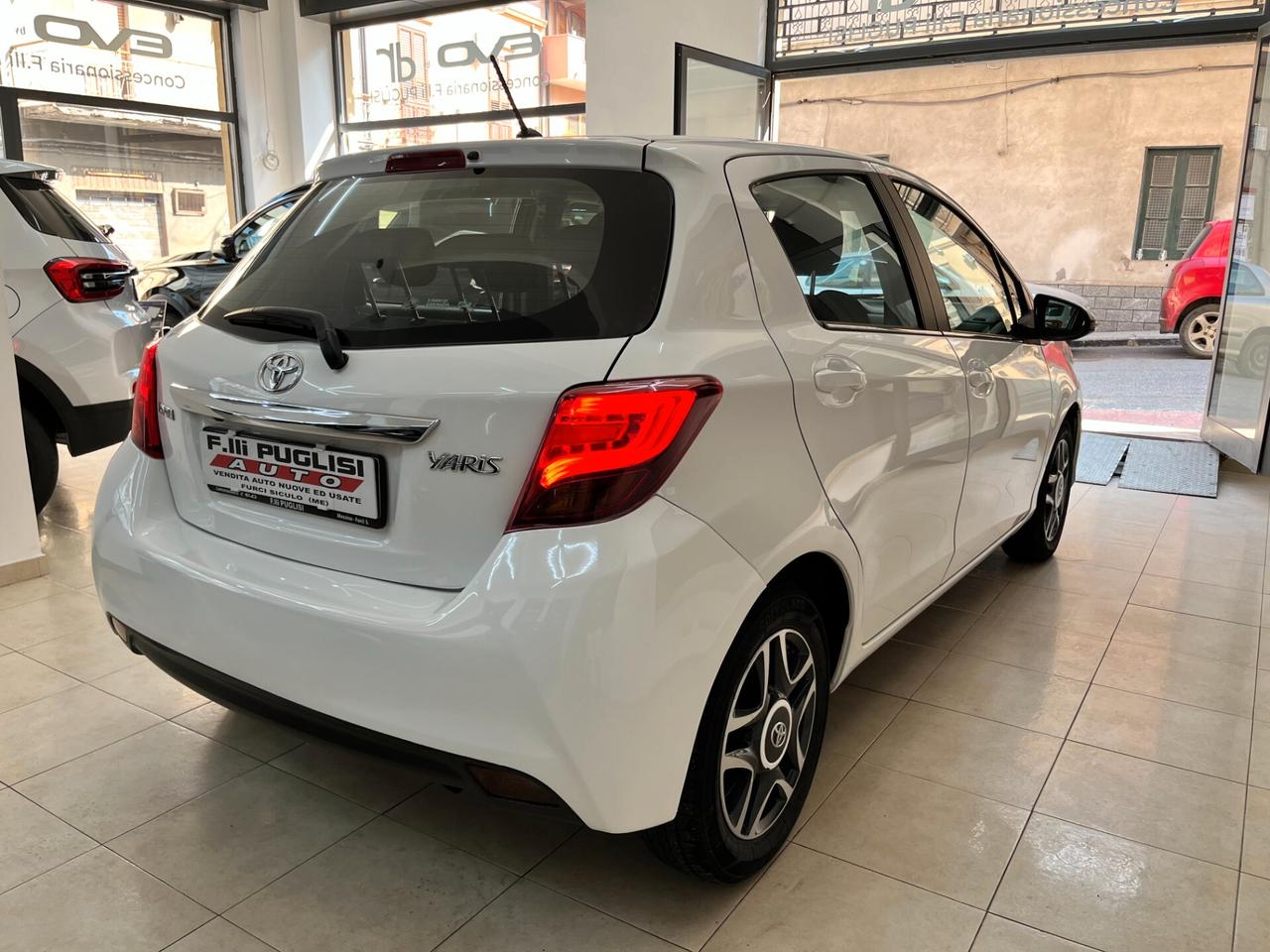 Toyota Yaris 1.0 5 porte Lounge - 2015