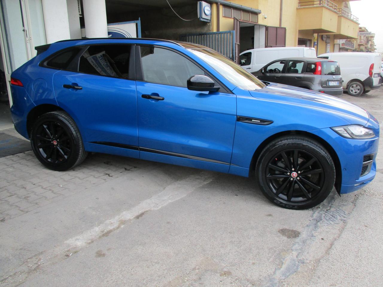 Jaguar F-Pace 2.0d R-Sport awd 180cv auto * MOTORE NUOVO*