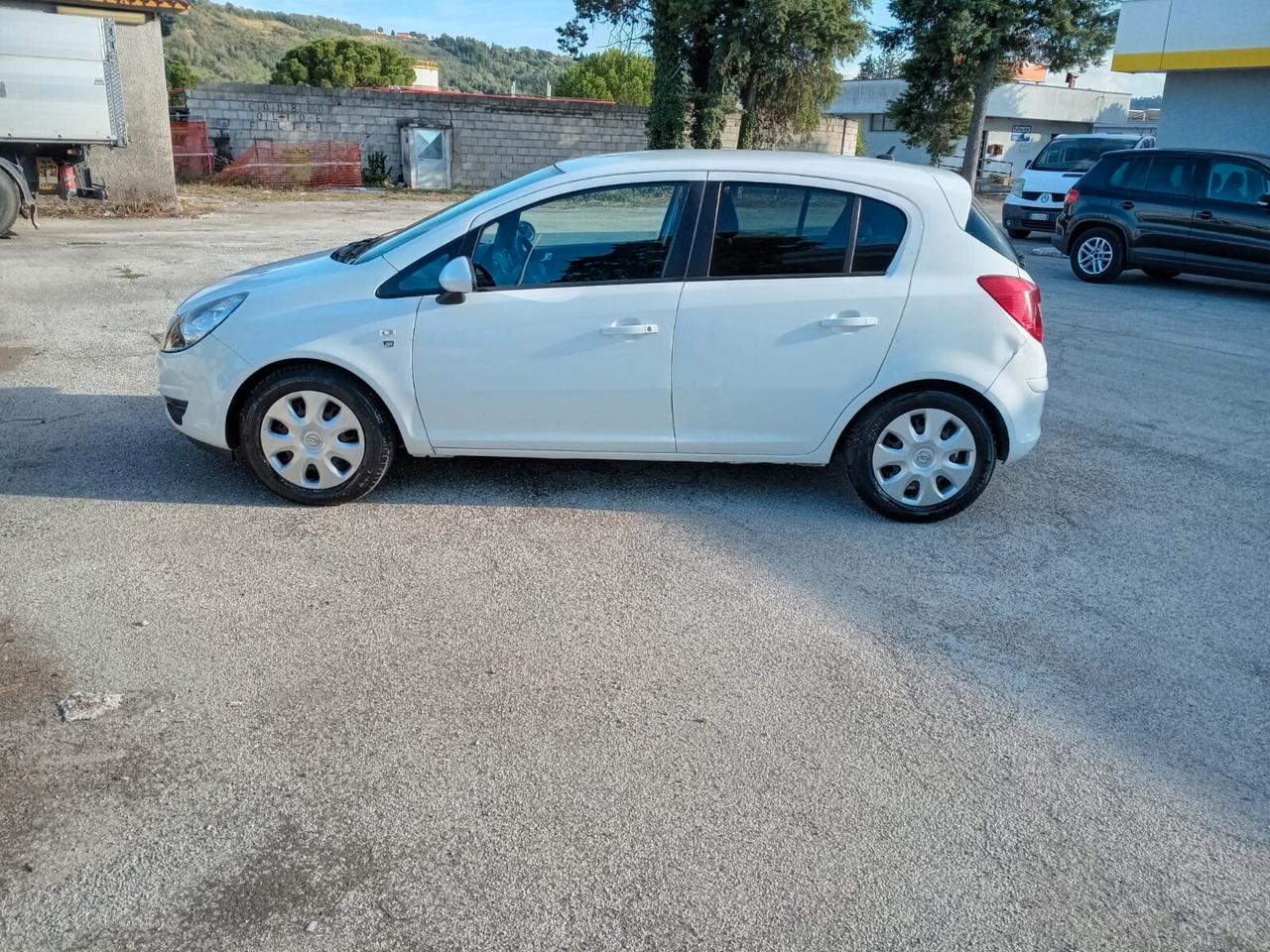 Opel Corsa 1.2 5 porte anno 2010