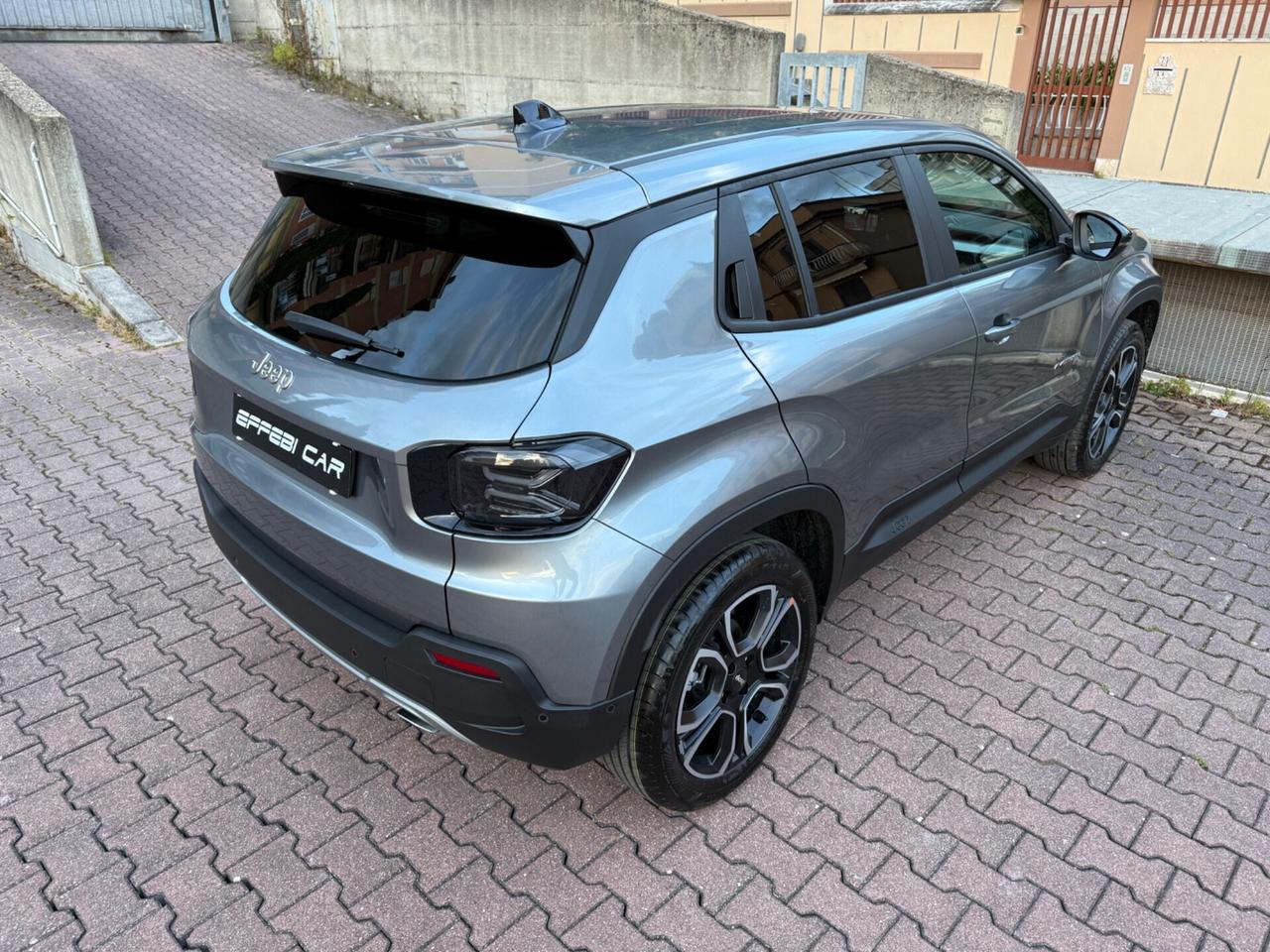 Jeep Avenger 1.2 e-Hybrid 110 cv MHEV Summit