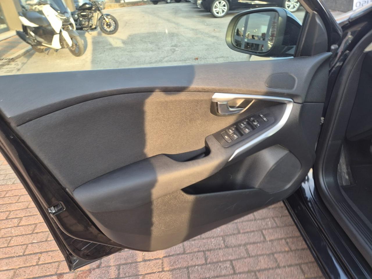 Volvo V40 D2 1.6 Kinetic E5B--IN PREPARAZIONE!