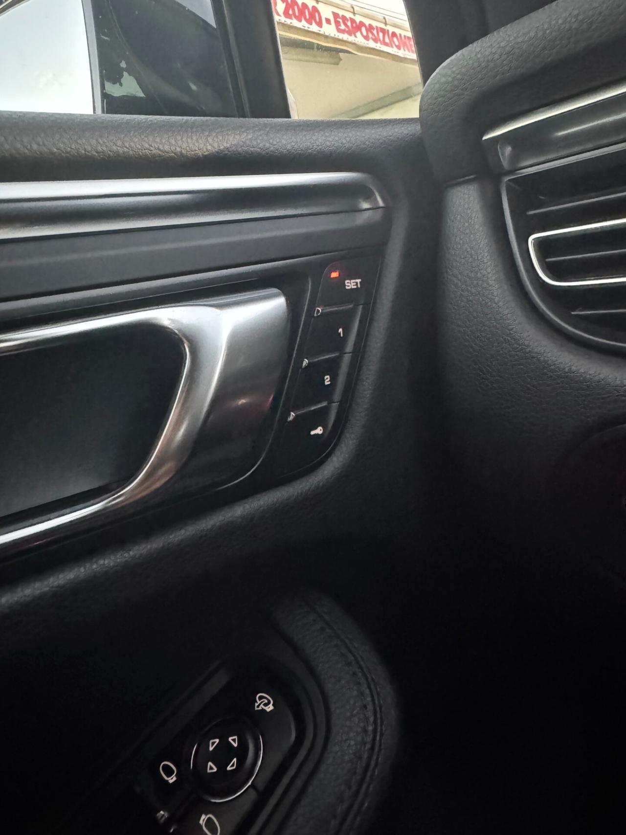 PORSCHE MACAN FULL BLACK ( IVA ESPOSTA )