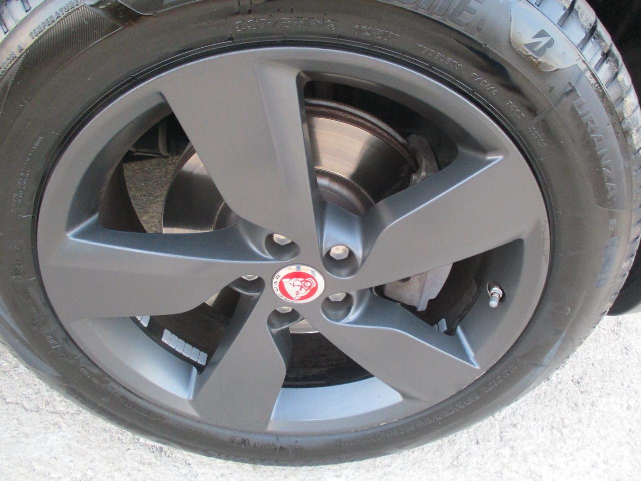 Jaguar E-Pace 2.0D 150 CV AWD aut. R-Dynamic HSE