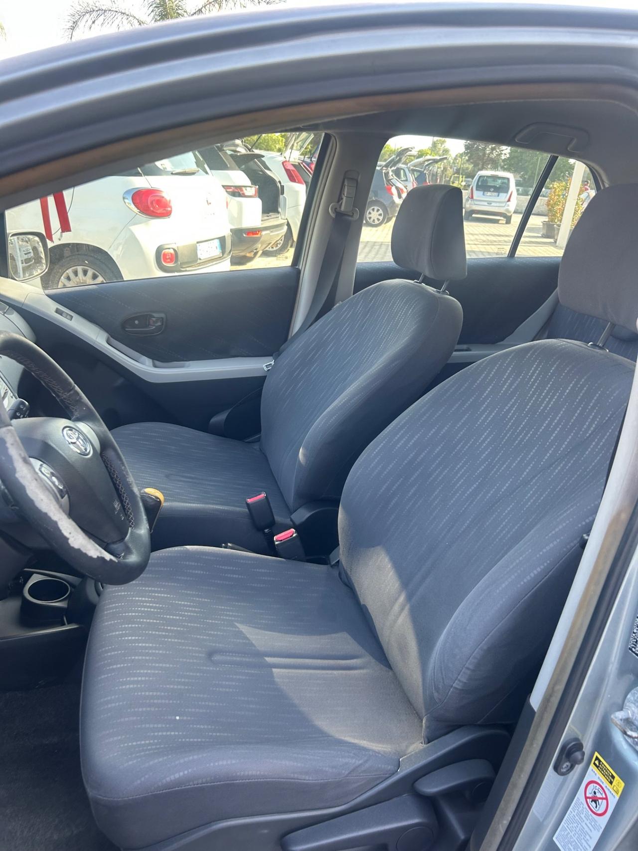 Toyota Yaris 1.3 5 porte Luna
