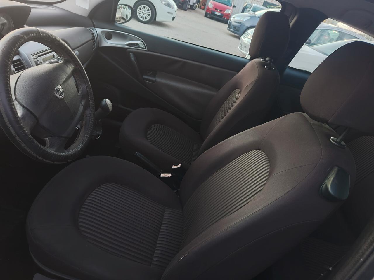 Lancia Ypsilon 1.3 MJT 75 CV Oro