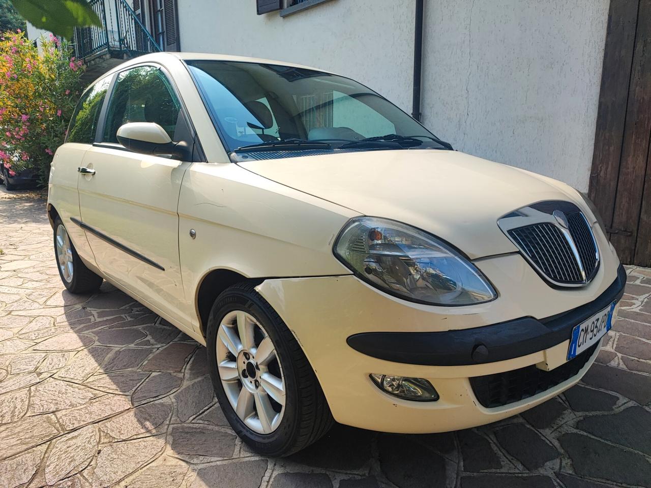 Lancia Ypsilon 1.3 Mjt neopatentati platino