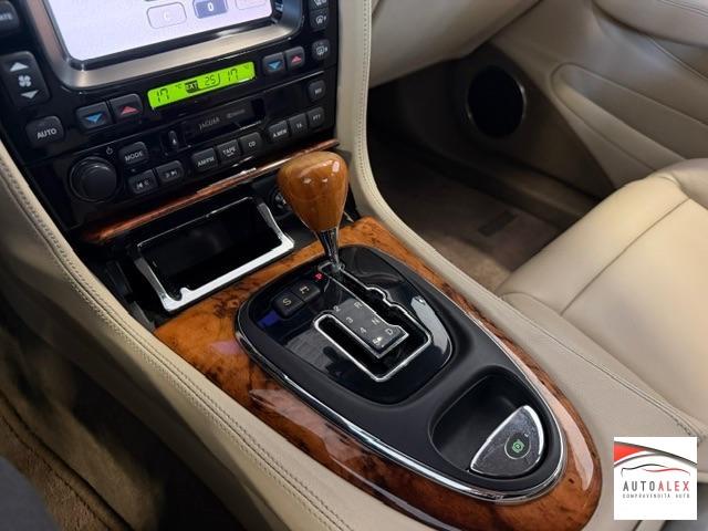 JAGUAR - XJ8 4.2 V8 298cv
