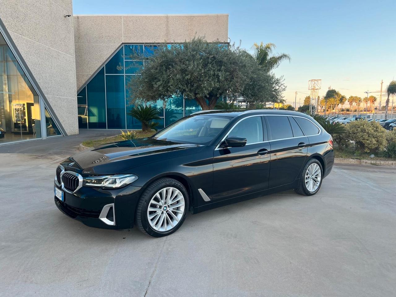 Bmw 530d 48V Touring Luxury possibilità noleggio no scoring
