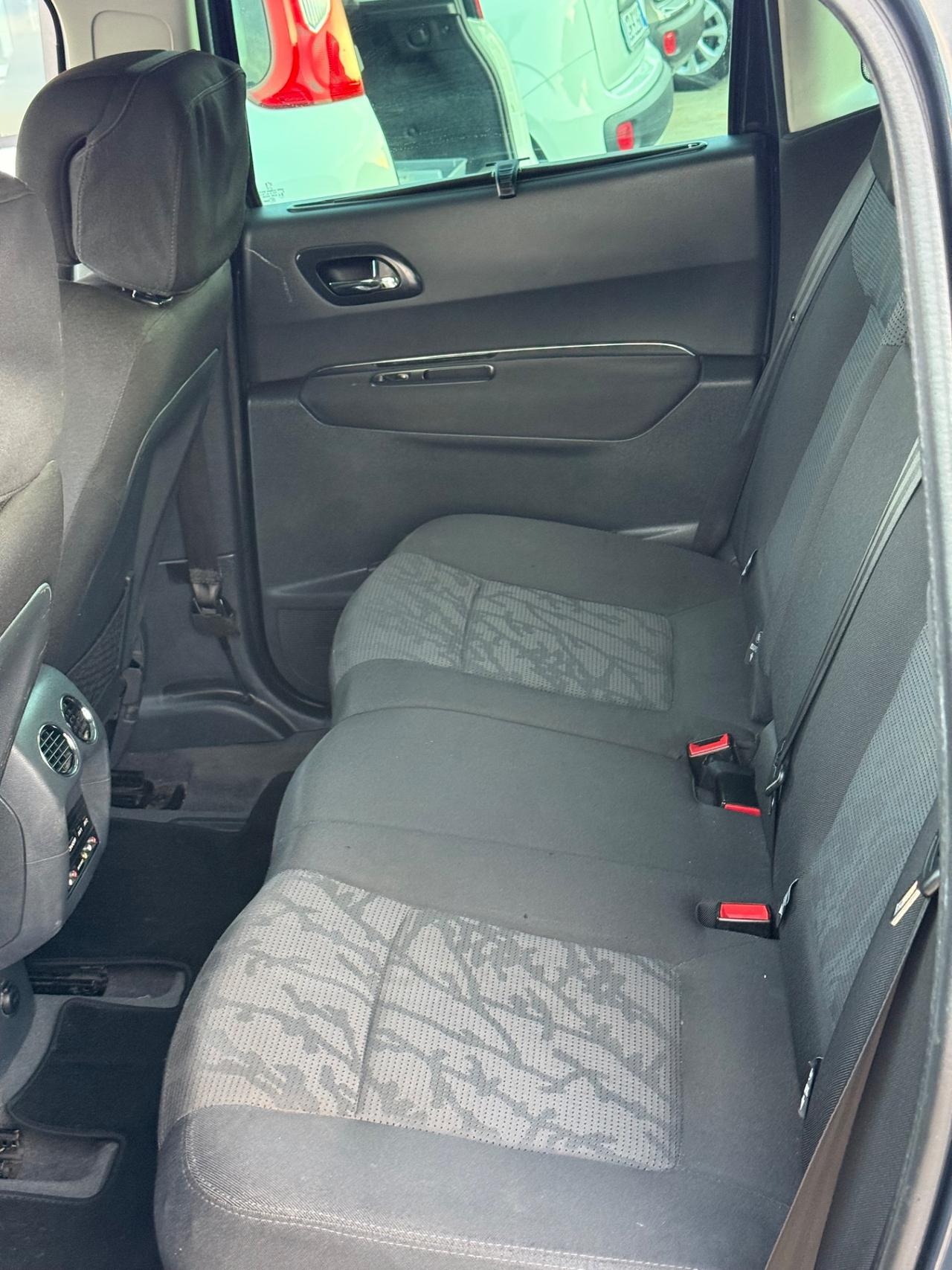 Peugeot 3008 1.6 HDi 112CV cambio robotizzato Premium