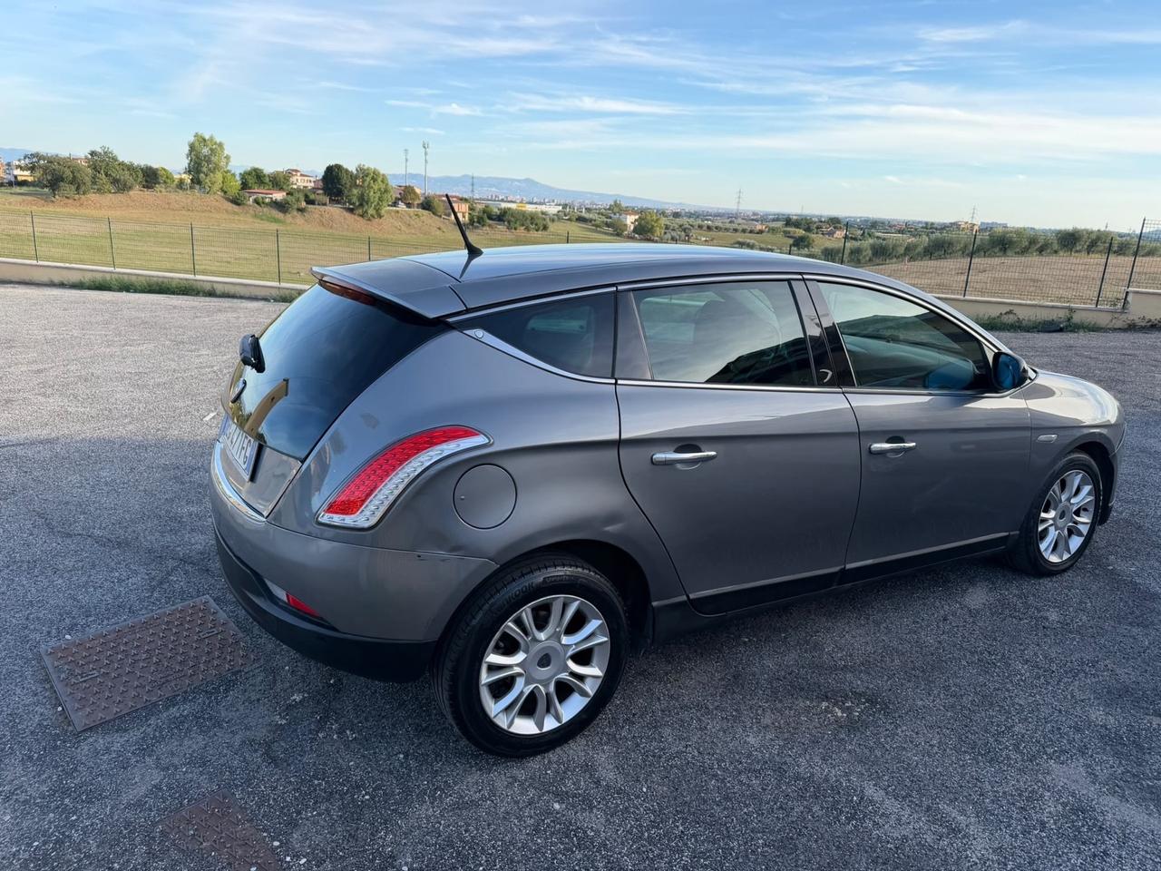 Lancia Delta 1.6 MJT DPF 105 CV Silver