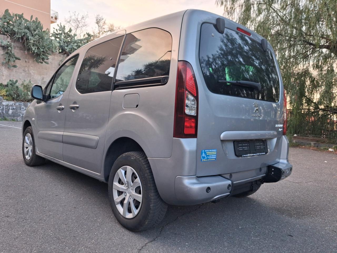 Peugeot Partner Pianale ribassato con rampa disabili in carrozzina