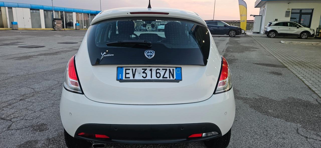 Lancia Ypsilon 1.2 69 CV 5 porte GPL Ecochic Silver